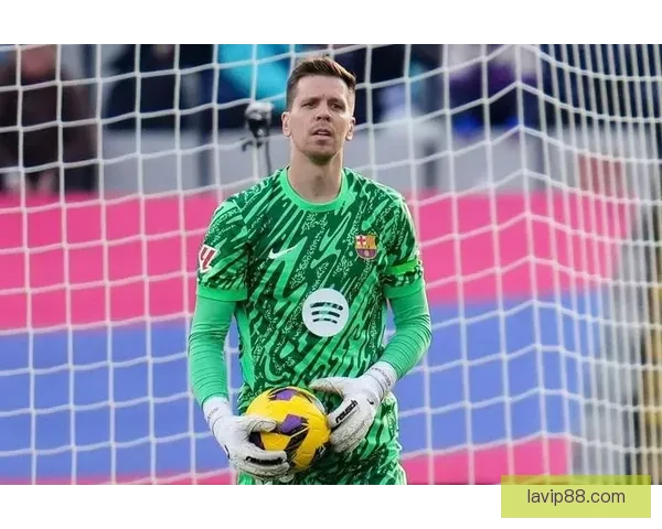 34岁什琴斯尼复出加盟巴萨苦等两个月仍未迎来首秀何时登场引关注